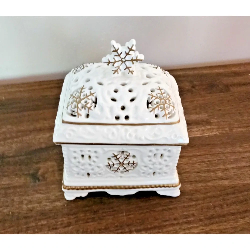 Porcelain Trinket Box with Snowflake Design in Ivory and Gold